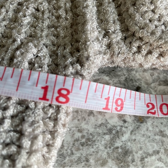 Wilfred Aritzia Beige Essentials Chenille Crew Neck Sweater Women’s XS - Picture 6 of 8